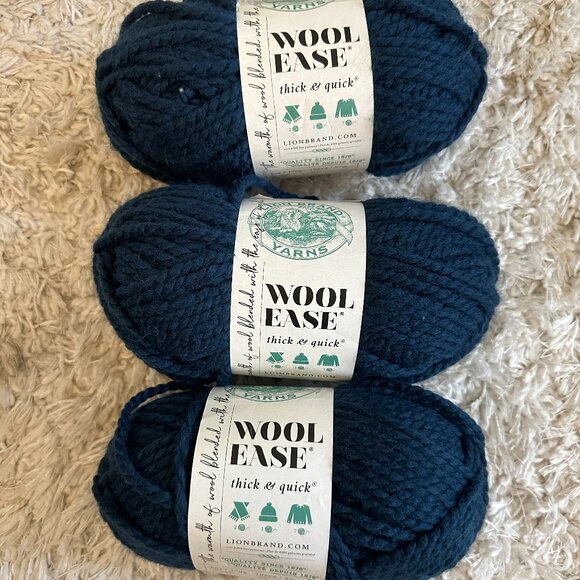 Beginner's knitting set includes yarn, needles, book, tools - Picture 6 of 6